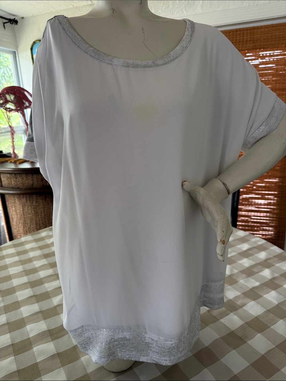 Women's White Short Sleeve Top Scoop Neck Tee with Silver Trim